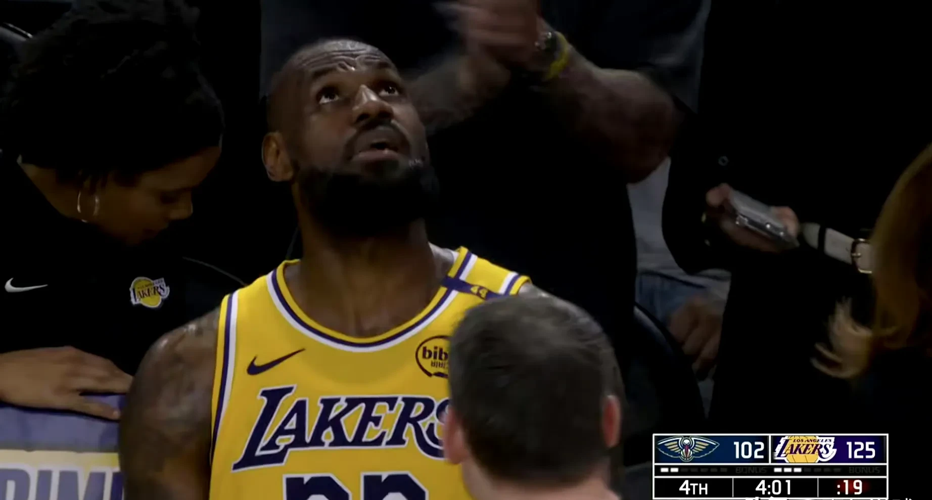 西班牙男篮逆转国王，詹姆斯三分雨点燃全场的简单介绍