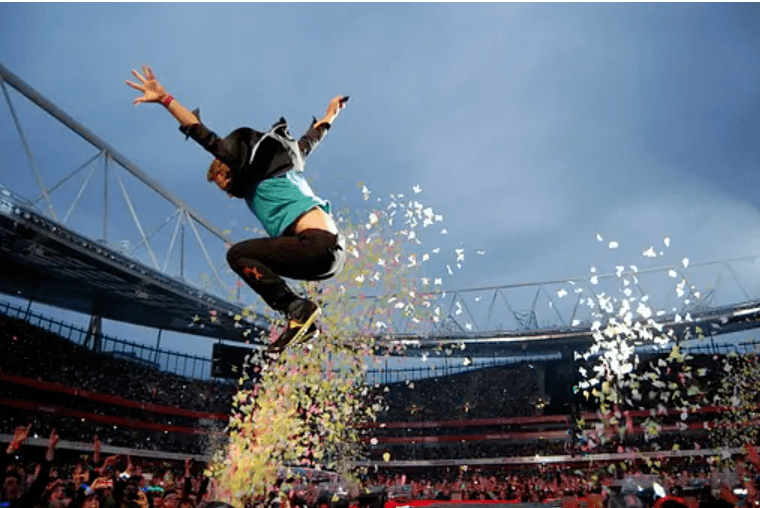 赛场上球员们发挥出色给球迷带来精彩表演 赛场上球员们发挥出色给球迷带来精彩表演