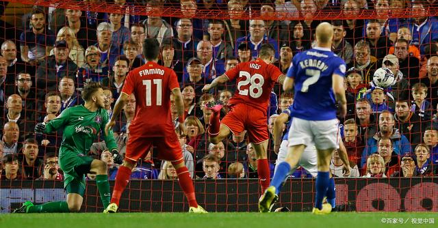 大部分国家的足球迷沉迷于比赛精彩纷呈