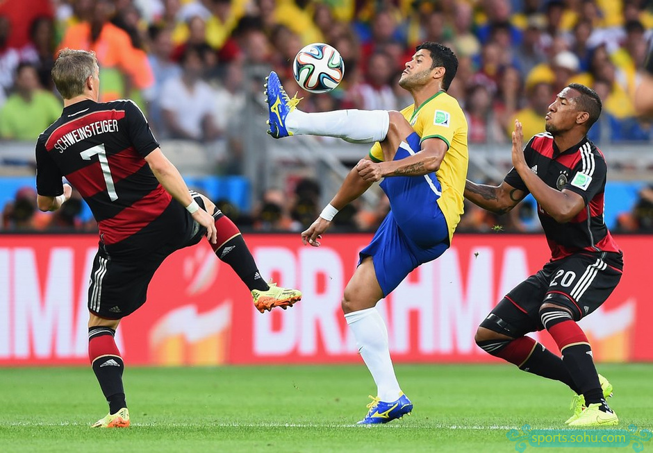 巴西横扫土耳其,穆勒惊艳四座 巴西横扫土耳其,穆勒惊艳四座