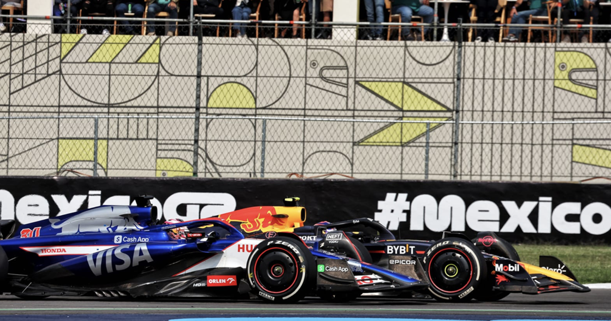 包含红牛车队鏖战迈凯伦，佩雷兹统治全场的词条