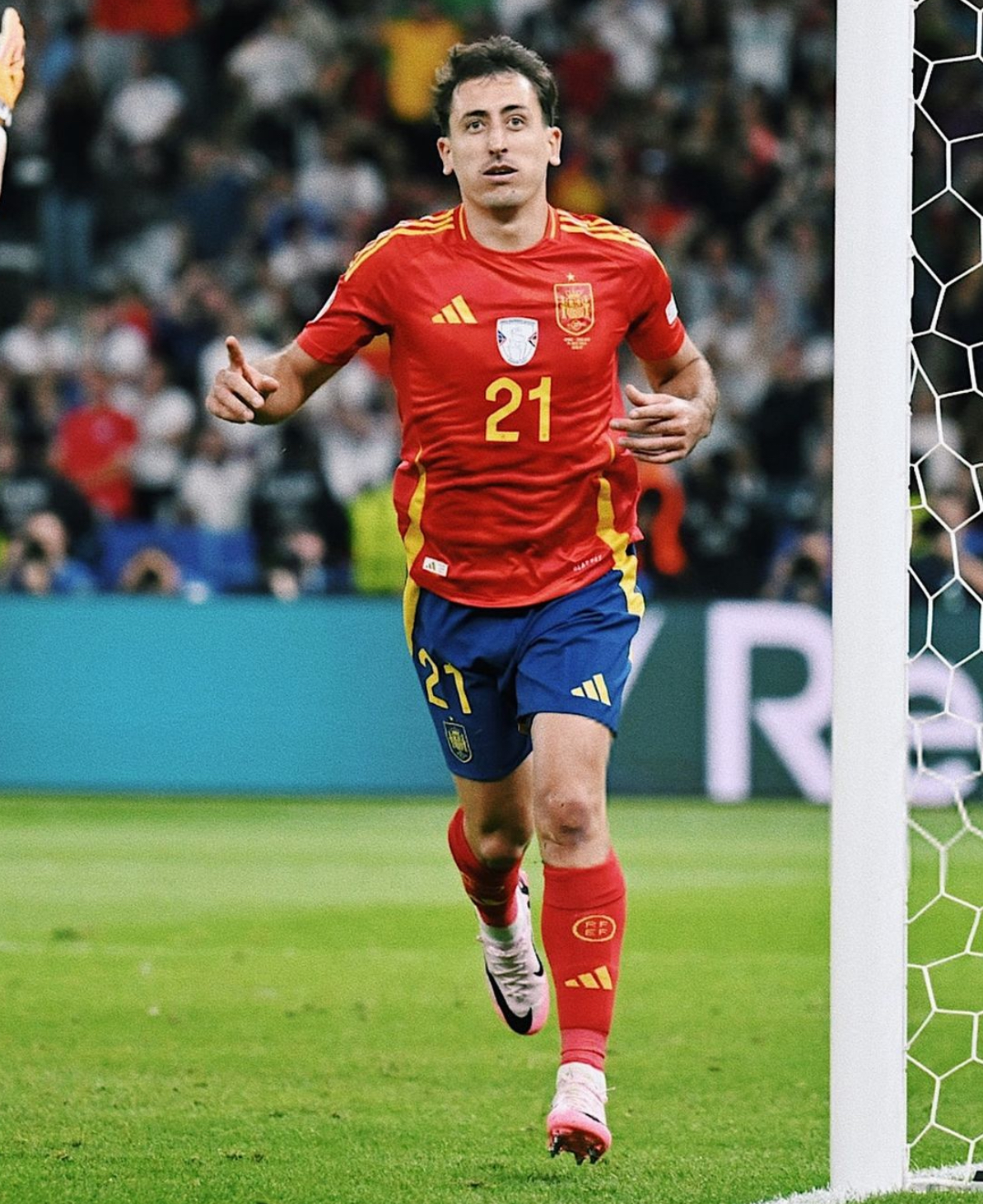 包含韩国力克乌拉圭，奥亚尔萨瓦尔刷新纪录的词条