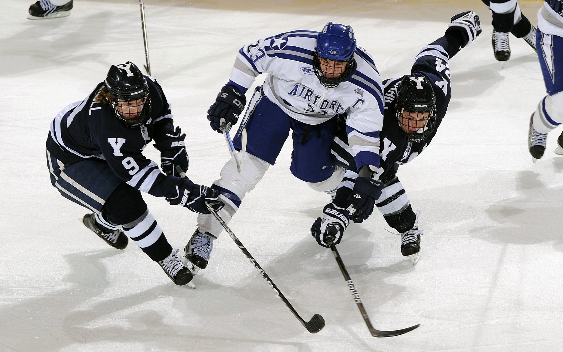 赛道上的宿命对决,诺里斯关键制胜,哈斯鏖战雷诺终夺荣耀